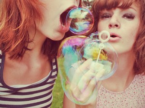bubbles-friends-girl-vintage-girls-happy-photography-Favim.com-37963